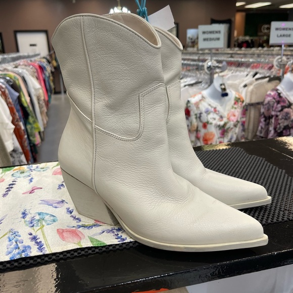 Steve Madden Shoes - Steve Madden Cream White Leather Western Ankle Boots